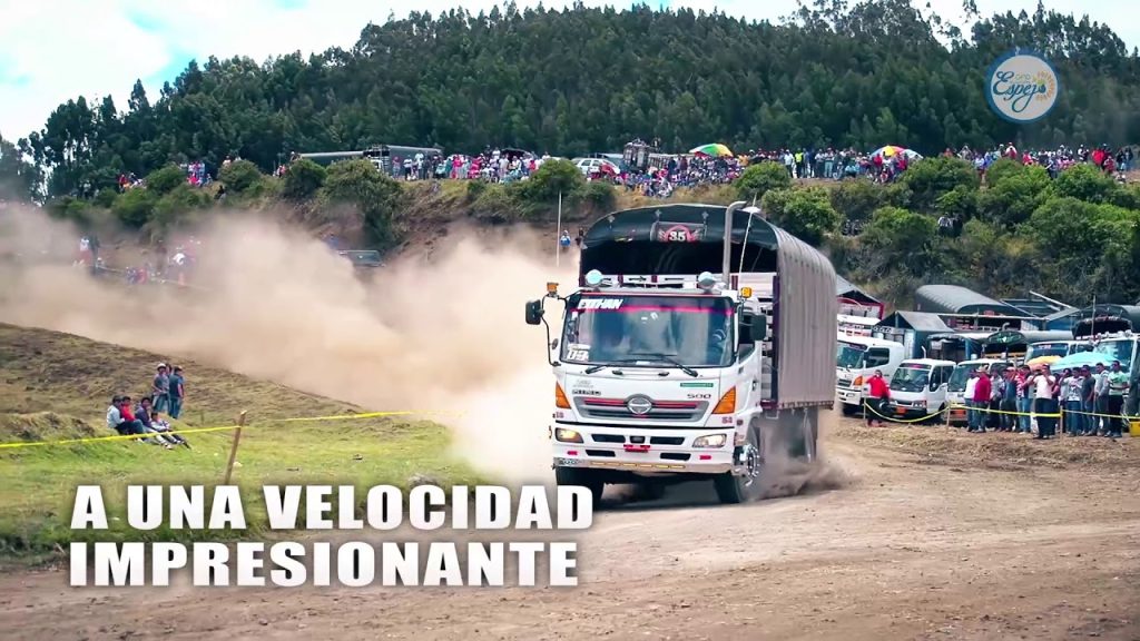competencia emocionante de camiones en colombia velocidad y destreza en pista