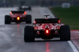 significado de la luz roja en formula 1 importancia en la carrera